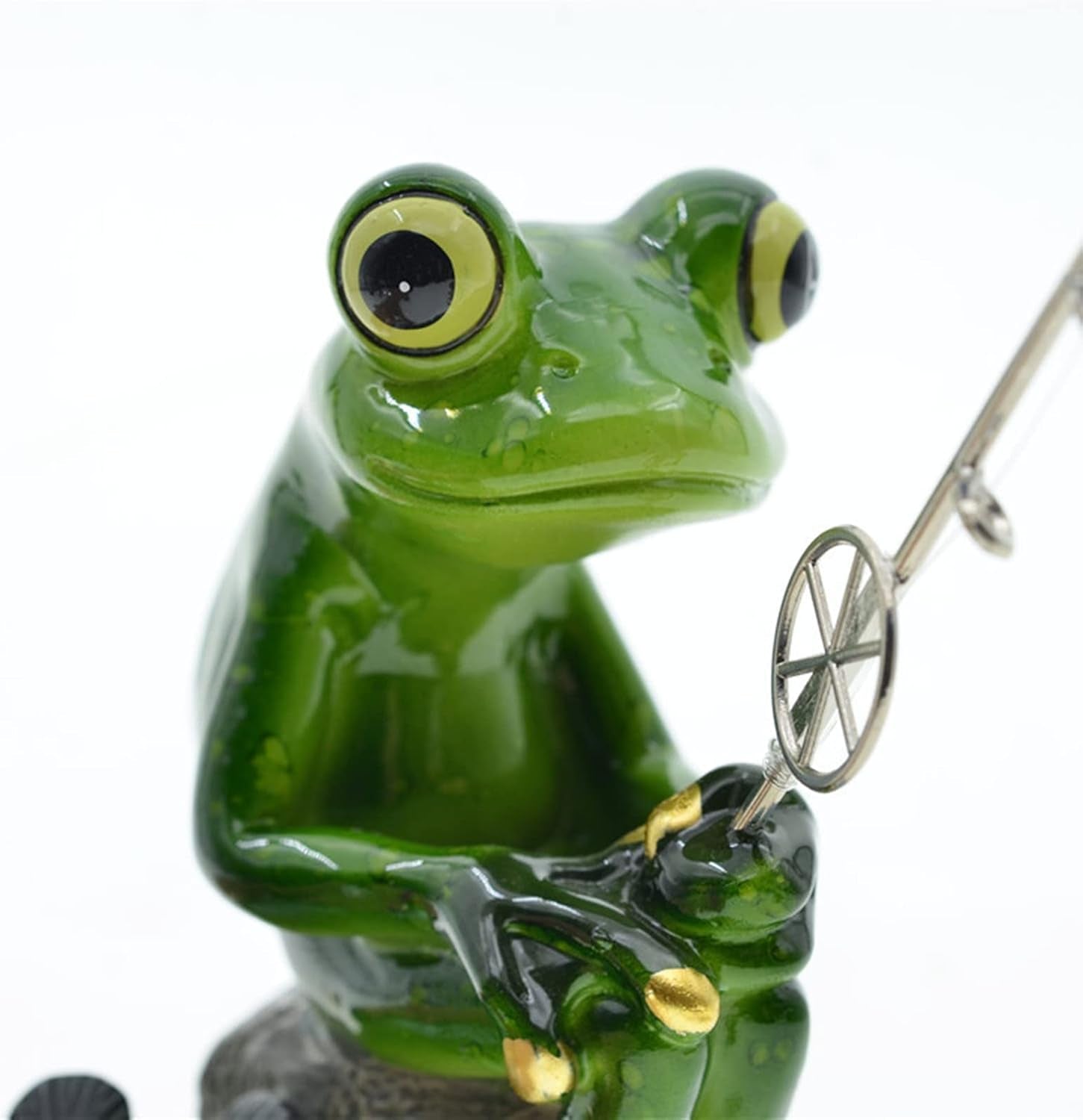 ® Funny Fishing Frogs Statues, 2Pcs Mascot Animals Ornaments Anglers Lovers Collectible Figurines Sculptures for Outdoor Lawn Yard Garden Home Office Desk Decoration